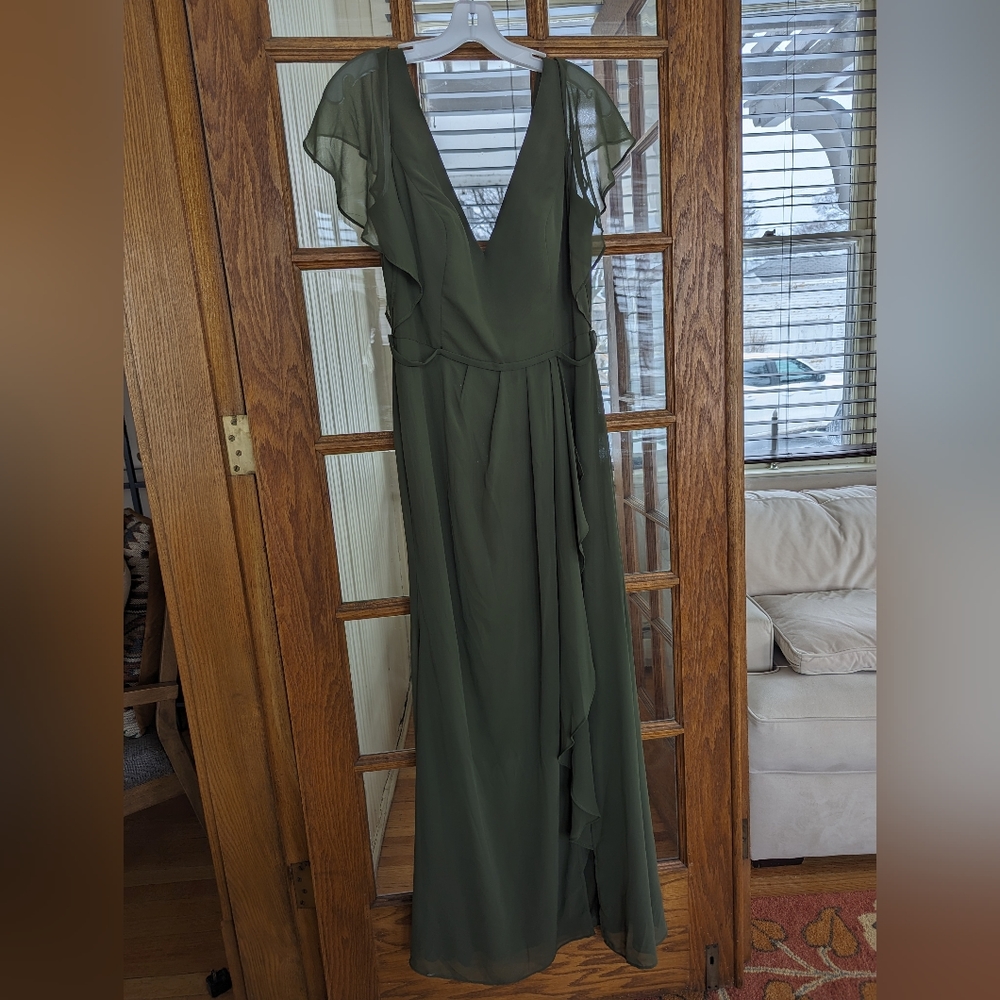 NWT - Size 12 - Davids Bridal Flutter Sleeve Chiffon V-Neck Bridesmaid Dress